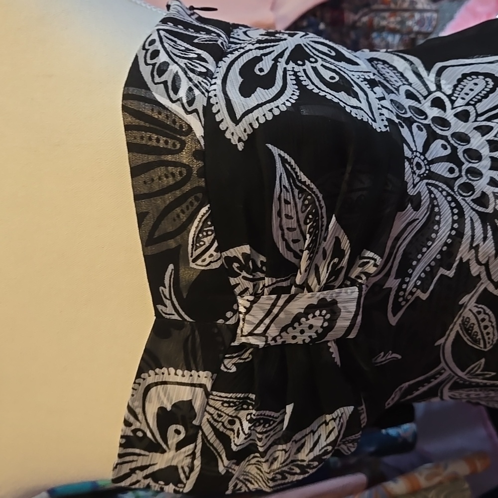White House Black Market Elegant Black and White Floral Print Dress. - Picture 4 of 15